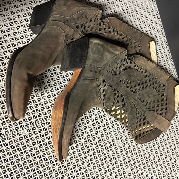 Charles David Brown Leather Cutout Western Style Boots - Picture 4 of 6